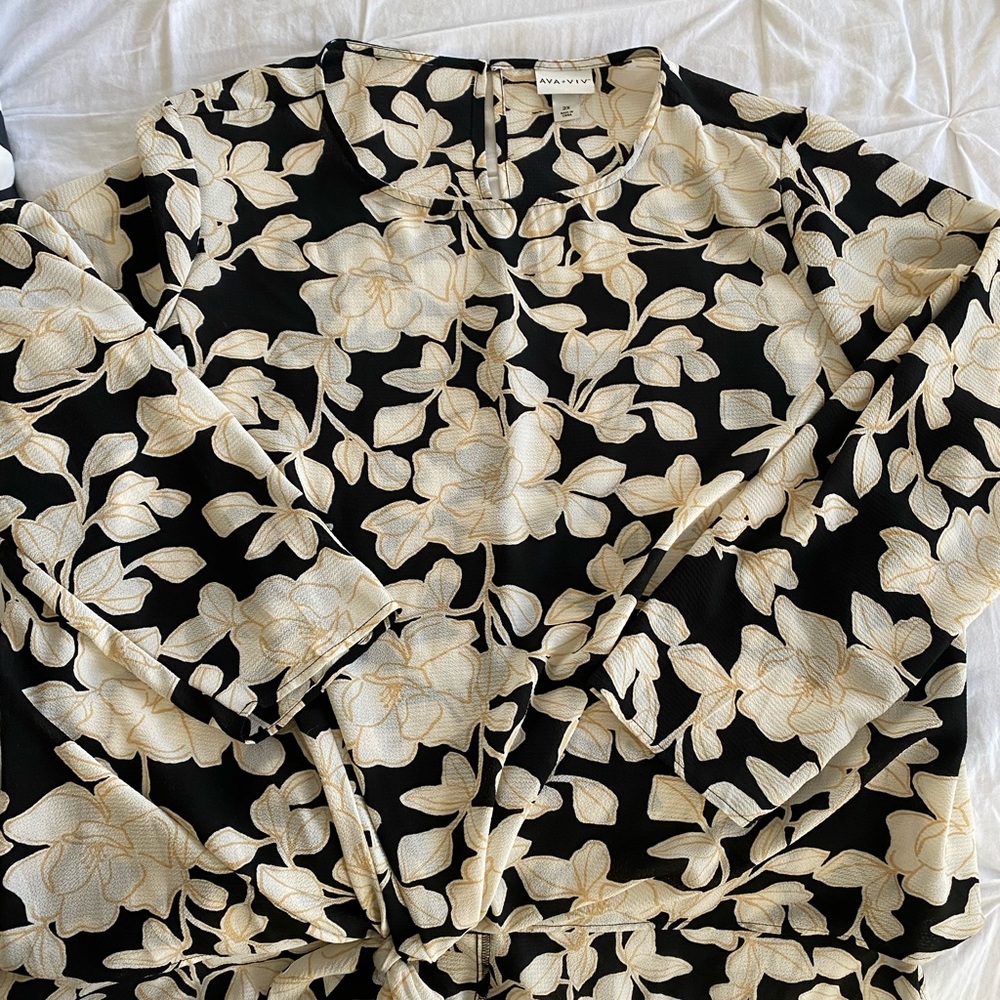 Floral 3/4 sleeve with tie front
